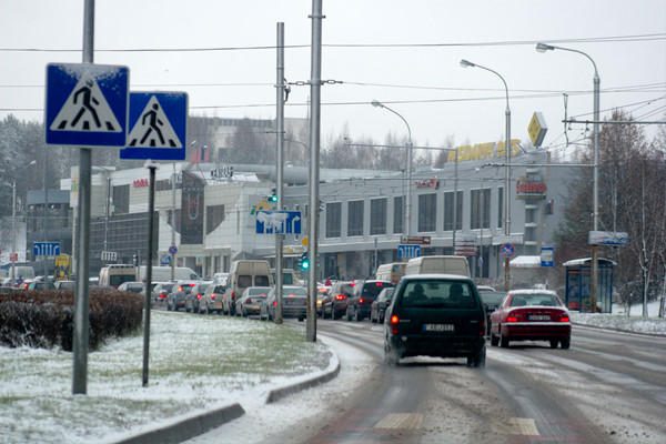 Iškritus sniegui Vilniuje padaugėjo avarijų