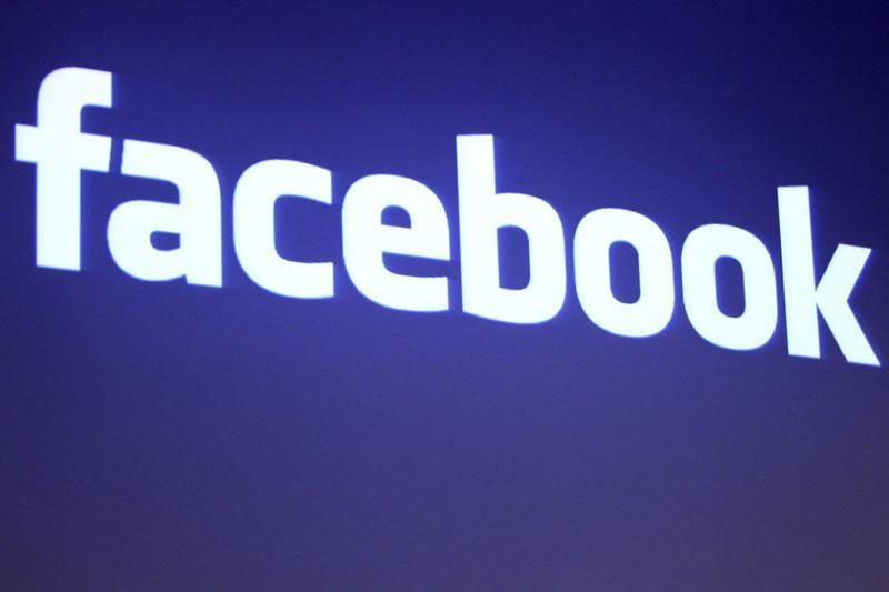Irano ajatola naudojimąsi tinklu „Facebook“ vadina nuodėme