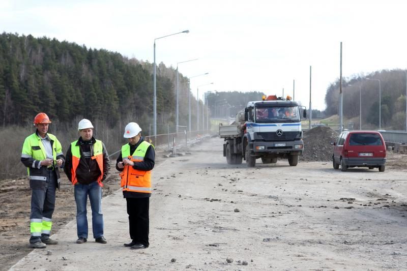 Kelininkai miesto vadovams: versimės per galvą, bet tiltą baigsim