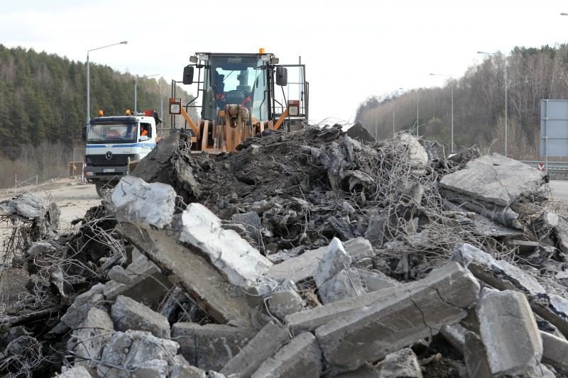 Kelininkai miesto vadovams: versimės per galvą, bet tiltą baigsim