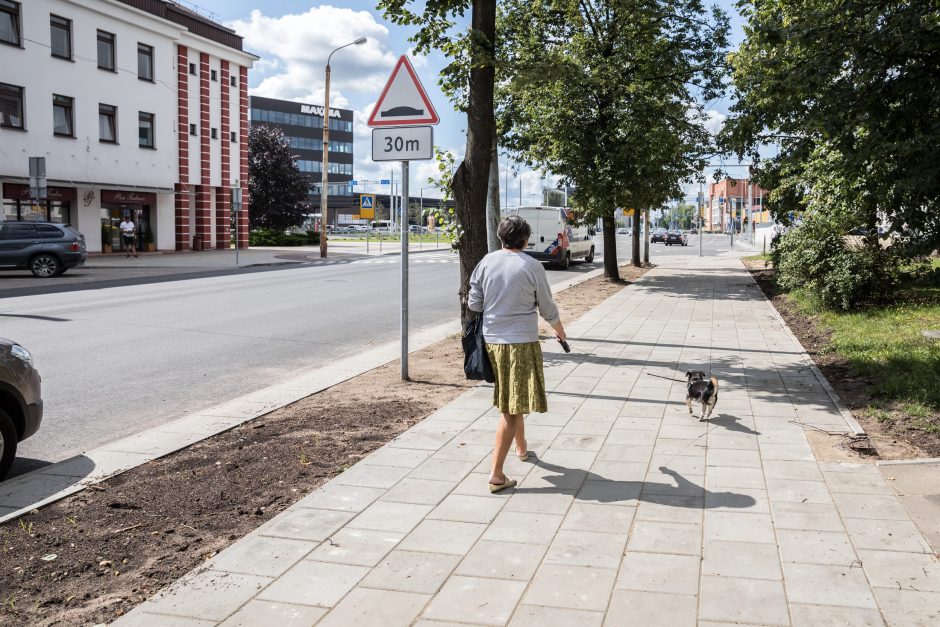 Naugarduko gatvėje – naujas asfaltas ir šaligatviai