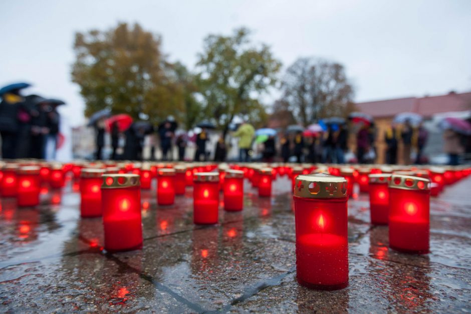 Rotušės aikštėje sužibo milžiniška širdis