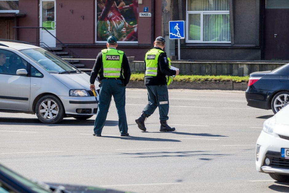 Judrioje Kauno sankryžoje – trijų automobilių avarija