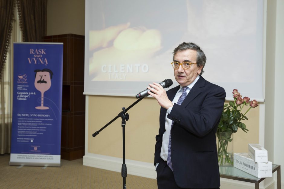 Europos šalių ambasadoriai Vilniuje pristatė savo šalių vyno kultūrą