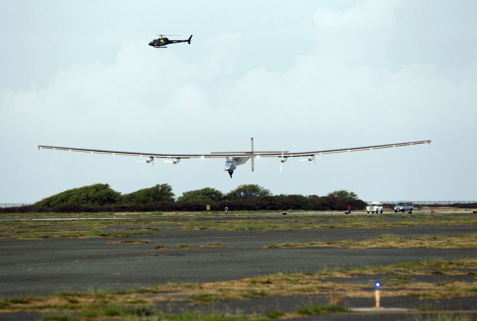 Lėktuvas „Solar Impulse“ baigė istorinį skrydžio etapą