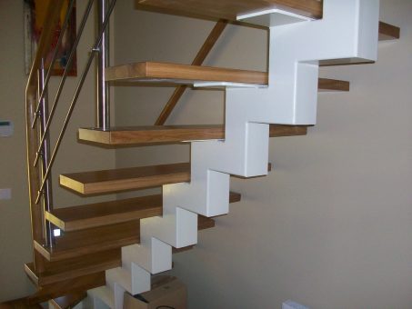 Skelbimas - Metaliniai vidaus,lauko laiptai. Laiptasyjos,metalinės konstrukcijos.
