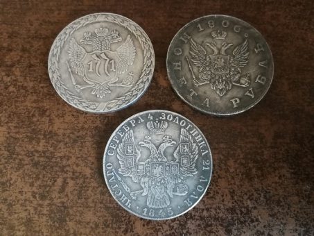 Skelbimas - Trys monetos