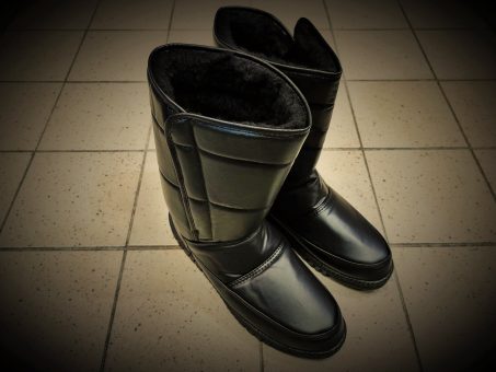 Skelbimas - Nauji žieminiai juodi ilgaauliai batai su kailiuku viduje! 42-46