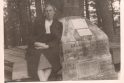 Akimirka: I.Simonaitytė sėdi prie aukuro-paminklinio akmens. Rambyno kalnas. 1936 m.