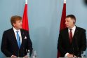 Willemas-Alexander&#039;as (kairėje) ir Latvijos prezidentas Raimonds Vejonis
