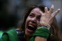 Skausmas: brazilai po nesėkmės liejo ašaras ir keikė savus futbolininkus.