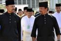 Brunėjaus kronprincas Al-Muhtadee Billah ir sultonas Hassanal Bolkiah