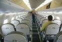 Politikams tartis dėl koalicijos lėktuve trukdė saugos diržai