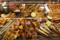 Sostinės Akropolio „Maximoje“ atidaryta mėsos ir žuvies gaminių rūkykla