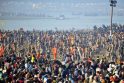 Milijonai indų Kumbhamelos festivalio dieną maudėsi Gangoje
