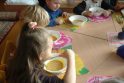 Vilniaus valdžia persigalvojo: pusryčius mokyklose vaikai bent kol kas gaus