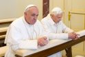 Atsistatydinęs popiežius Benediktas grįš gyventi į Vatikaną