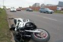 Smūgis: po avarijos motociklas &quot;Honda&quot; nuskriejo apie 300 metrų.