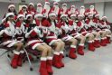 Atranka: Pietų Korėjos sostinė Seulas rengiasi Kalėdoms. Kalėdų Seneliais panorėję tapti vietos gyventojai turėjo dalyvauti konkurse, per kurį buvo atrinkti 25 kandidatai. Konkurse labai...