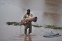 Netektys: potvyniai iš tūkstančių pakistaniečių atėmė ne tik visą turtą, bet ir artimuosius.