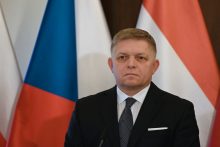 Slovakijos premjero gyvybei pavojus nebegresia