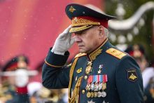 V. Putinas iš gynybos ministro pareigų atleidžia S. Šoigu