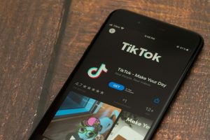 ES skyrė „TikTok“ 345 mln. eurų baudą už vaikų duomenų apsaugos pažeidimus