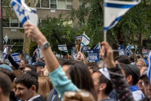 Tūkstančiai žmonių Niujorke susirinko pademonstruoti solidarumo su Izraeliu