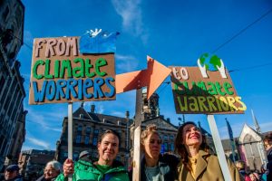 Dešimtys tūkstančių žmonių su G. Thunberg dalyvavo Amsterdamo klimato demonstracijoje