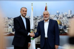 Derybų dėl paliaubų su Izraeliu į Kairą atvyko „Hamas“ lyderis