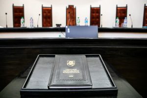 KT: rašyti vardus ir pavardes asmens dokumentuose be diakritinių ženklų neprieštarauja Konstitucijai