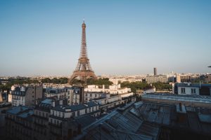 Pradėtas tyrimas dėl melagingų pranešimų apie sprogmenis Eifelio bokšte