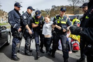 Klimato aktyvistė G. Thunberg sulaikyta per protestą Nyderlanduose