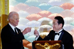 JAV prezidentas ir Japonijos premjeras sutarė stiprinti ryšius gynybos srityje