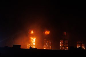 Tragedija Vilniuje: kilus gaisrui apleistame pastate liepsnose žuvo žmogus