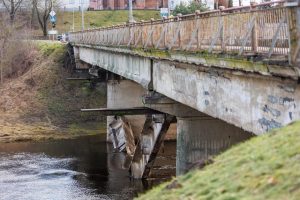 Kelių direkcija: įgriuvusio Kėdainių tilto remonto konkursas – iki metų pabaigos