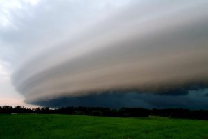 Lietuvą maudys liūtys: gali formuotis audros, kruša