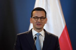 Lenkijos policija buvo trumpam sulaikiusi parlamentarę, pertraukusią premjero kalbą
