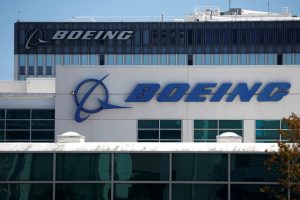 „Boeing“ stabdo titano importą iš Rusijos
