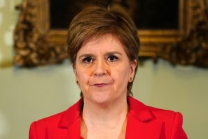 Atsistatydina Škotijos lyderė N. Sturgeon