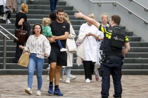 Policija: Roterdame per šaudynes žuvo du žmonės, dėl gyvybės kovoja paauglė