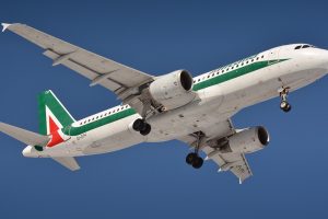 Italijos vyriausybė ketina birželį nacionalizuoti oro linijas „Alitalia“