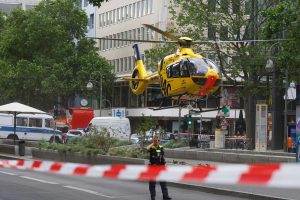 Berlyne automobiliui įsirėžus į minią žuvo žmogus, mažiausiai 13 sužeisti