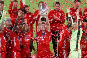 UEFA Supertaurėje su žiūrovais – „Bayern“ triumfas per pratęsimą