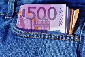 Neblaivus vairuotojas pareigūnams siūlė 500 eurų kyšį