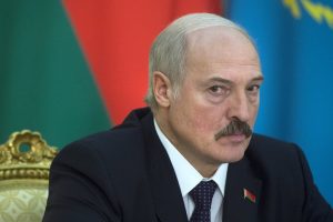 A. Lukašenka nurodė per parą panaikinti naktinės prekybos alkoholiu apribojimus