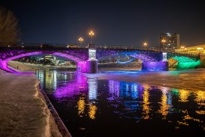 Sekmadienį retų ligų dienos spalvomis nušvis trys Vilniaus tiltai