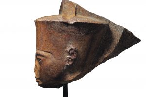 Egiptas piktinasi Londone rengiamu Tutanchamono skulptūros aukcionu
