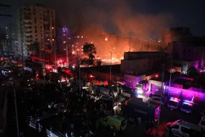 Kaire gaisras suniokojo prestižinę kino studiją