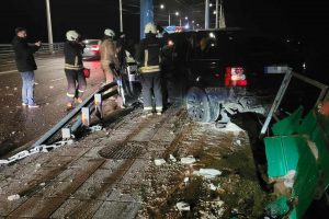 Incidentas Kaune: girtos moters vairuotas „Range Rover“ šlavė viską savo kelyje